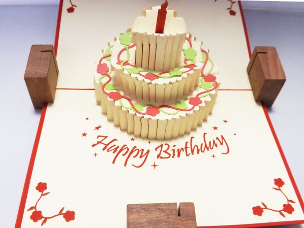 大きな誕生日ケーキ Popup Card Com 心を伝えるカードたち サプライズと感動を分かち合えるカードたち