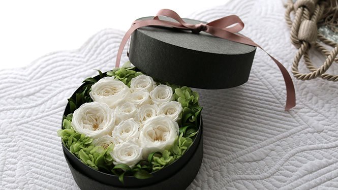 プロポーズにバラの花を ボックスフラワー 12本ノバラ ホワイトデーのギフト プレゼントにも 大人かわいいプリザーブドフラワー ウェディング小物の通販 Glycine