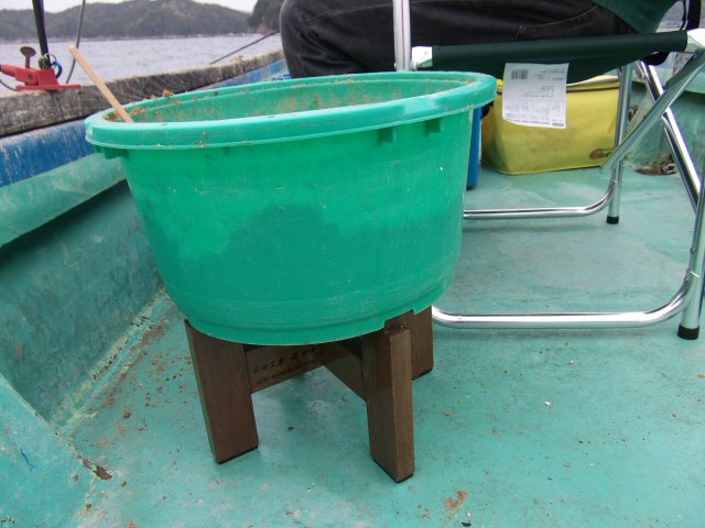 筏 カセ釣り用 組立式 ダンゴ桶の台 高さ ２５cm 腰痛を軽減 太田工房 101