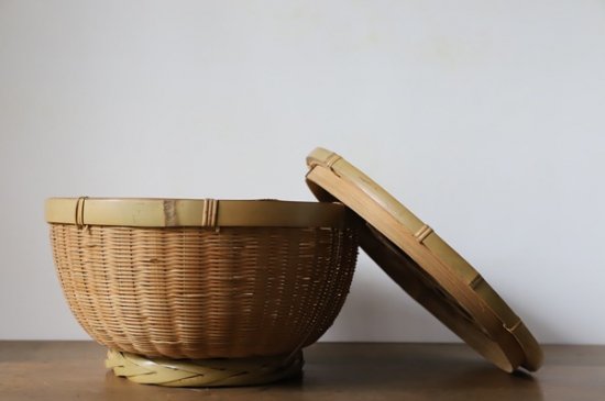 竹の蓋つきかご antiquenara