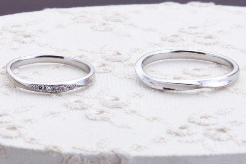 幸せが訪れる結婚指輪ピンクドルフィンダイアモンド