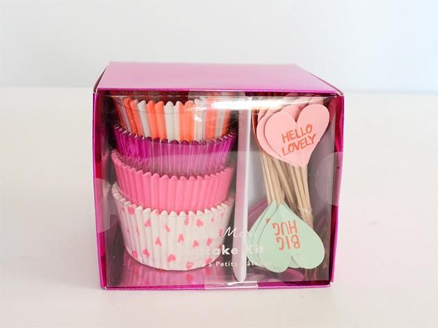 カップケーキキット LOVELY カップ24枚・トッパー24本-MeriMeri