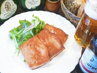 豚肉と信州リンゴの黒ビール煮とドイツパンのセット（2人用）