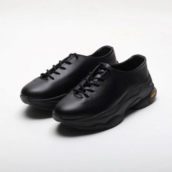 <img class='new_mark_img1' src='https://img.shop-pro.jp/img/new/icons8.gif' style='border:none;display:inline;margin:0px;padding:0px;width:auto;' />LE TORINA ルトリーナ / LEATHER SNEAKER I BLACK