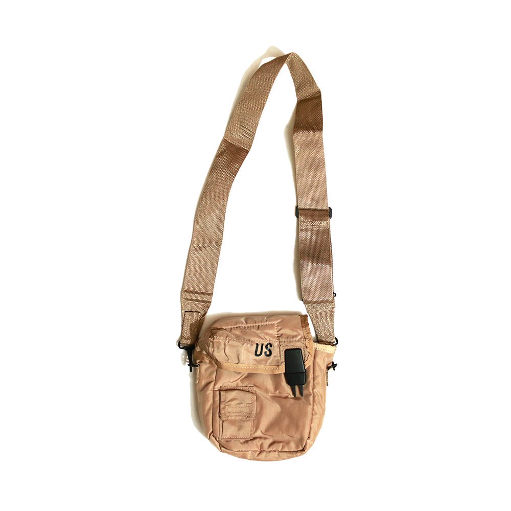 <img class='new_mark_img1' src='https://img.shop-pro.jp/img/new/icons8.gif' style='border:none;display:inline;margin:0px;padding:0px;width:auto;' />MILITARY /  Dead Stock Desert Canteen Cover