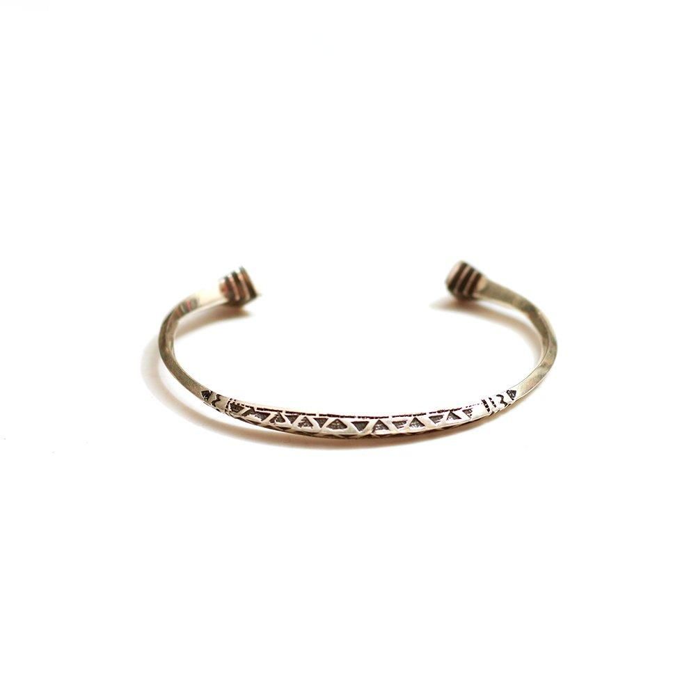 <img class='new_mark_img1' src='https://img.shop-pro.jp/img/new/icons20.gif' style='border:none;display:inline;margin:0px;padding:0px;width:auto;' />TOUAREG SILVER / TOUAREG SILVER Ebony Bangle