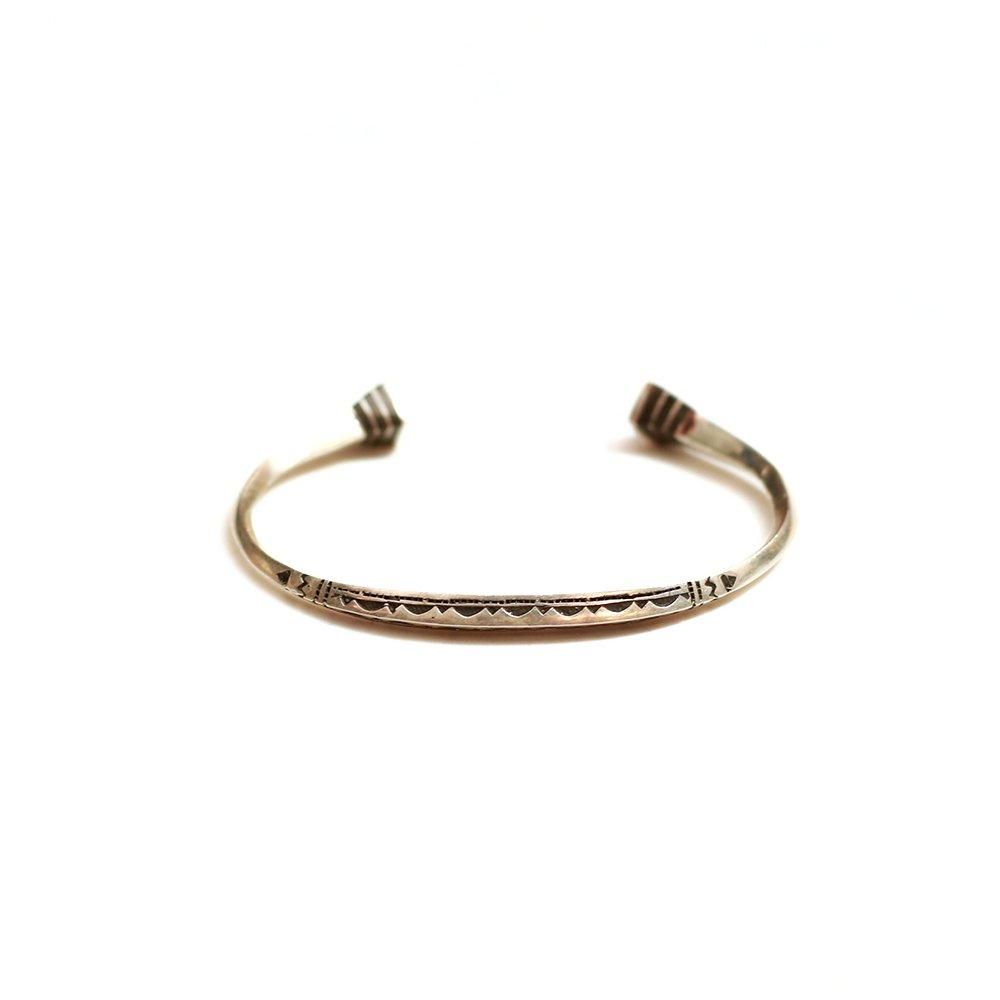 <img class='new_mark_img1' src='https://img.shop-pro.jp/img/new/icons8.gif' style='border:none;display:inline;margin:0px;padding:0px;width:auto;' />TOUAREG SILVER / TOUAREG SILVER Ebony Bangle