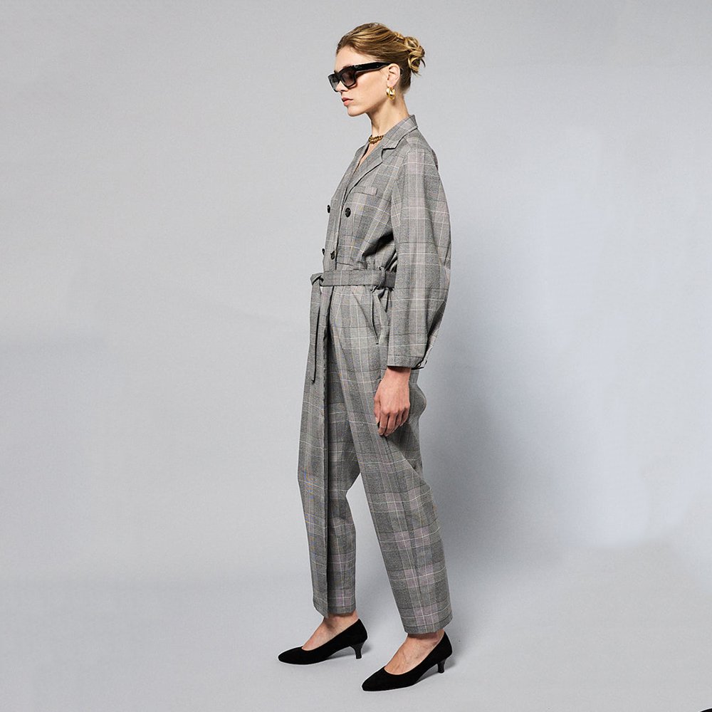 <img class='new_mark_img1' src='https://img.shop-pro.jp/img/new/icons8.gif' style='border:none;display:inline;margin:0px;padding:0px;width:auto;' />Maison Lilli / CHLOE JUMPSUIT