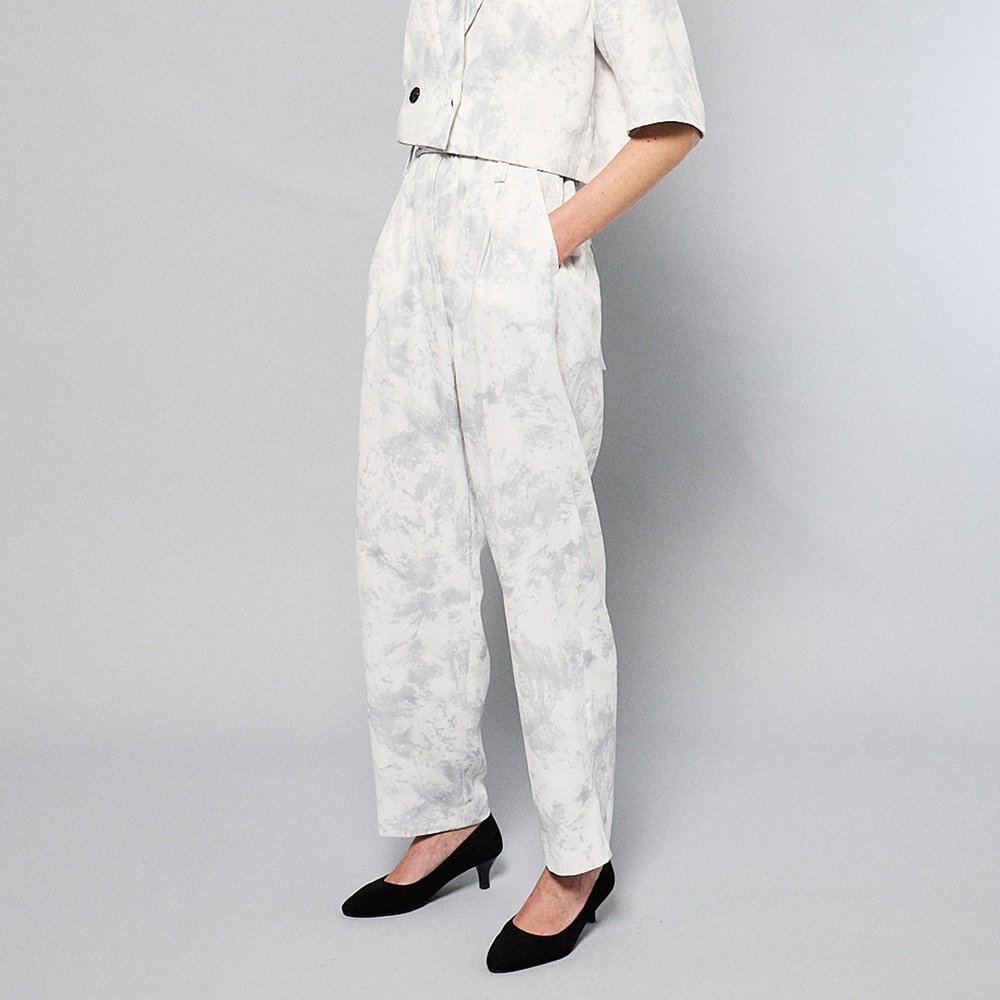 <img class='new_mark_img1' src='https://img.shop-pro.jp/img/new/icons8.gif' style='border:none;display:inline;margin:0px;padding:0px;width:auto;' />Maison Lilli / PAPERBAG WB BELTED PANT_TIE DYE
