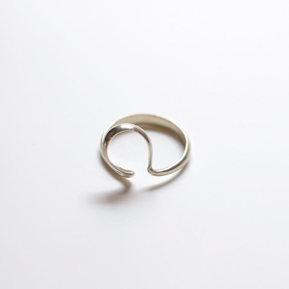 <img class='new_mark_img1' src='https://img.shop-pro.jp/img/new/icons8.gif' style='border:none;display:inline;margin:0px;padding:0px;width:auto;' />SASAI / Echo Hoop Ear cuff