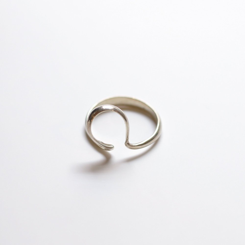 <img class='new_mark_img1' src='https://img.shop-pro.jp/img/new/icons8.gif' style='border:none;display:inline;margin:0px;padding:0px;width:auto;' />SASAI  / Echo Hoop Ear cuff