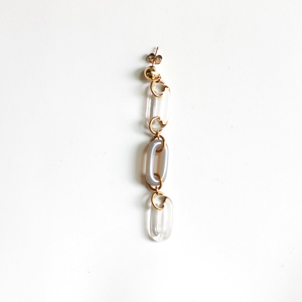 <img class='new_mark_img1' src='https://img.shop-pro.jp/img/new/icons8.gif' style='border:none;display:inline;margin:0px;padding:0px;width:auto;' />SASAI  / Stone Chain Earrings