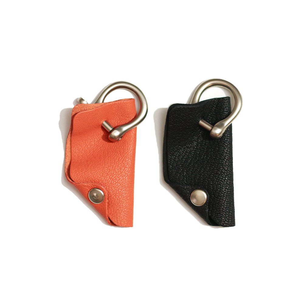 <img class='new_mark_img1' src='https://img.shop-pro.jp/img/new/icons8.gif' style='border:none;display:inline;margin:0px;padding:0px;width:auto;' />ERA. / EO GOAT SHACKLE KEY COVER