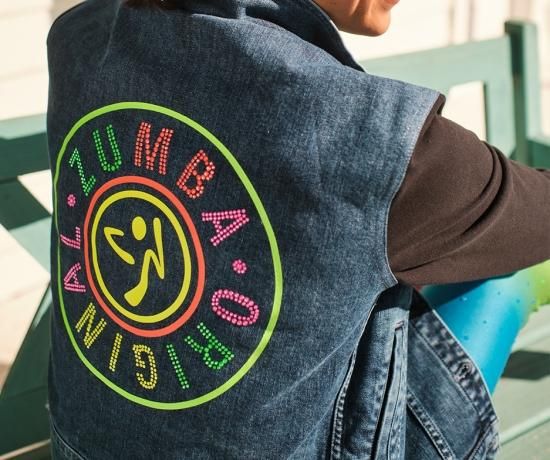 【逸品】 再々値下げ❤️ デニムジャケット スワロフスキー JWI正規 ZUMBA - Gジャン/デニムジャケット