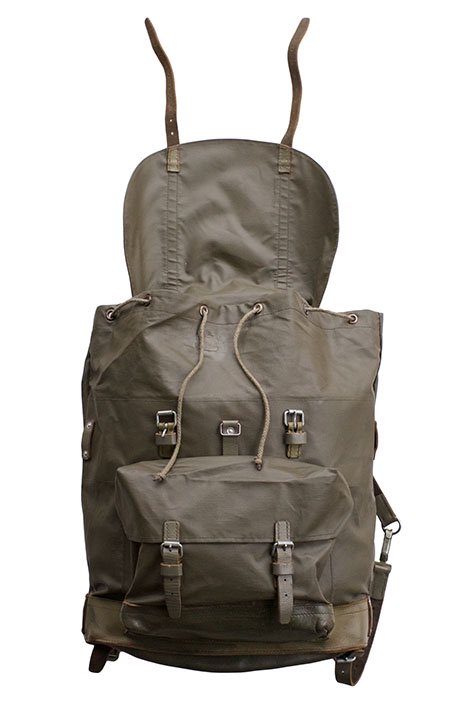 1972 VINTAGE SWISS MOUNTAIN MILITARY BACK PACK - PHAETON