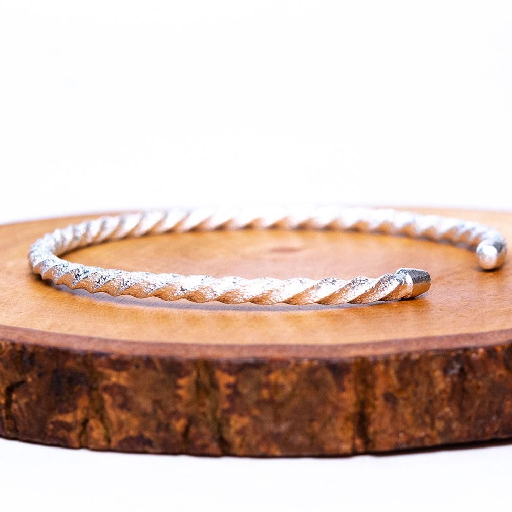 カレンシルバー ツイストデザイン バングル #4 カレン族シルバー】宝石