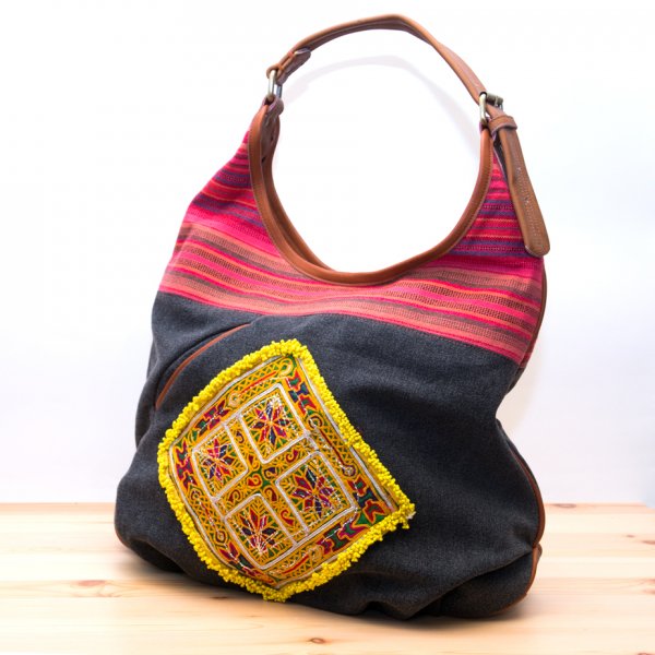 ストアー トルクメニスタン刺繍古布のショルダーバッグ