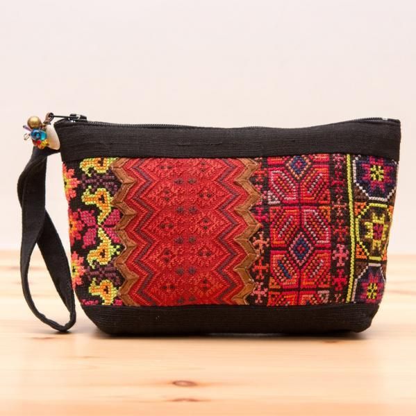ThongPua モン族民族刺繍古布の化粧ポーチ（ブラック）｜旅する雑貨屋ゆいゆい堂