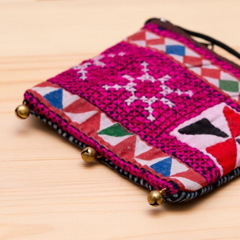 ThongPua モン族ヴィンテージ刺繍のネックポーチ Type.13｜旅