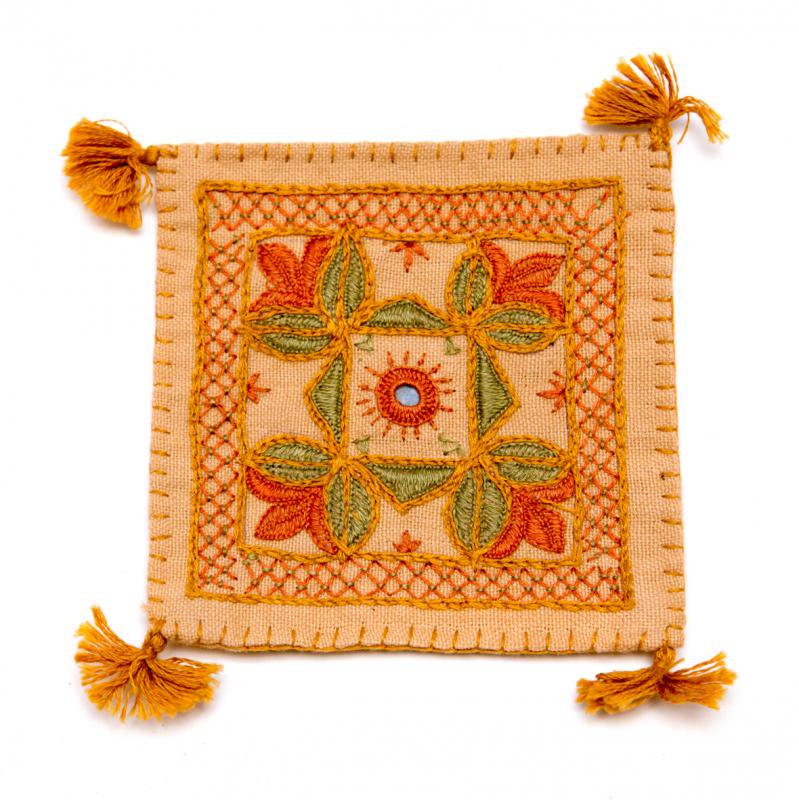 インドのミラーワーク刺繍コースター（ベージュ）