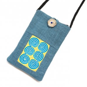 ThongPua モン族刺繍古布のスマホポーチ（ブルー）