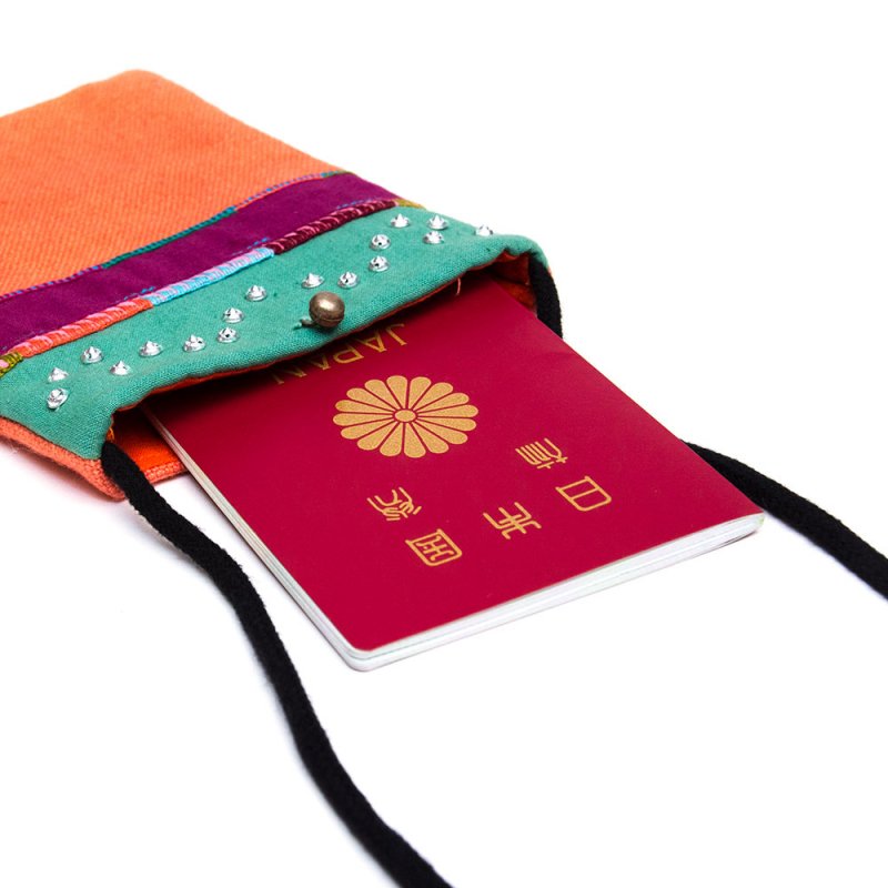 ベトナム ヌン族 手刺繍 パスポートポーチ（A）