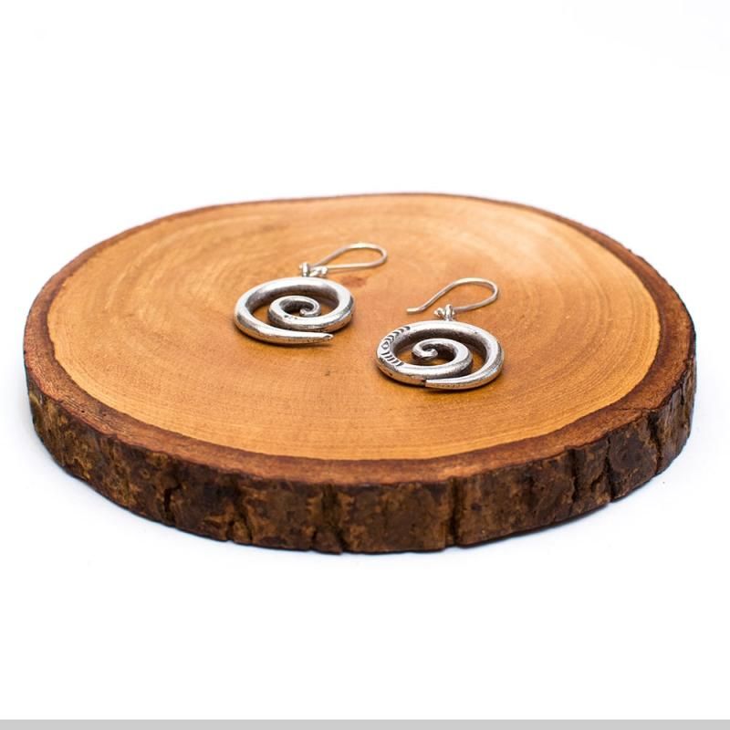 カレン族シルバー】個性的な渦巻き形状のシルバーピアス｜旅する雑貨屋