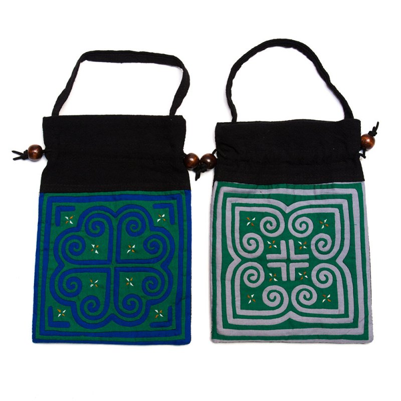 A Bu-Ali（アブアリ）モン族刺繍の巾着ポーチ Type.4