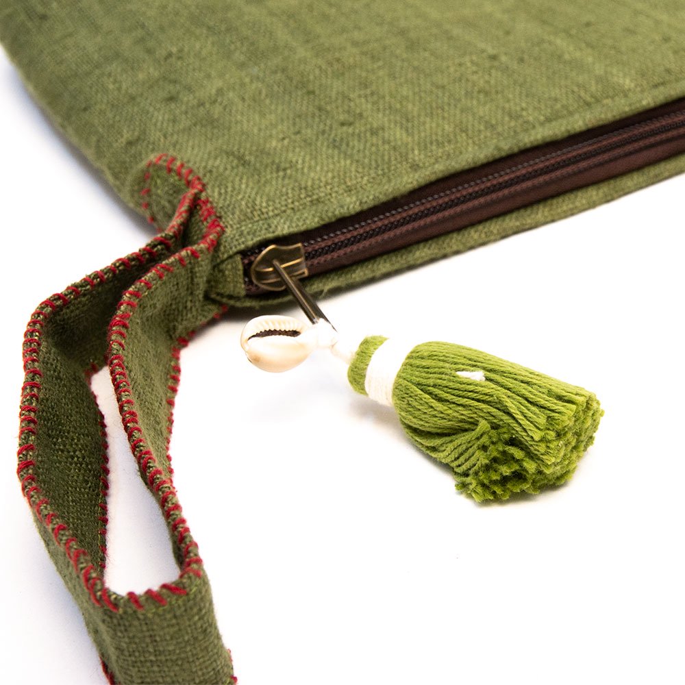 ThongPua モン族刺繍古布のタッセル付きポーチ Type.1