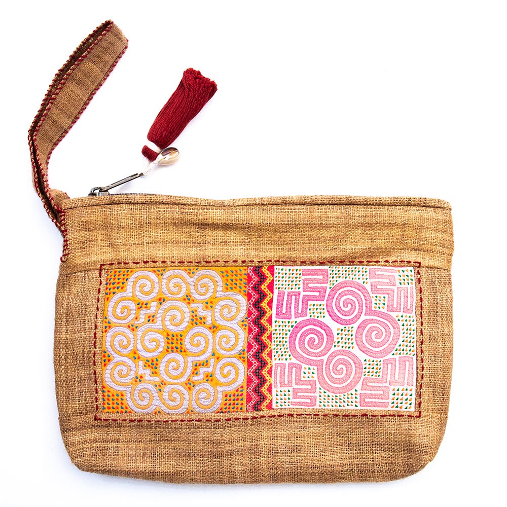 ThongPua モン族刺繍古布のタッセル付きポーチ Type.4