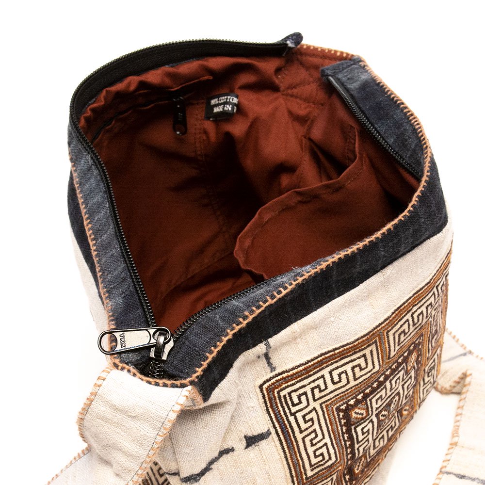 ThongPua モン族刺繍古布のヘンプ（麻）肩掛けポシェット Type.2