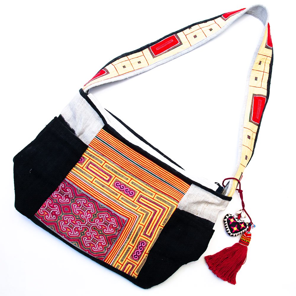ThongPua モン族刺繍古布のヘンプ（麻）ショルダーバッグ