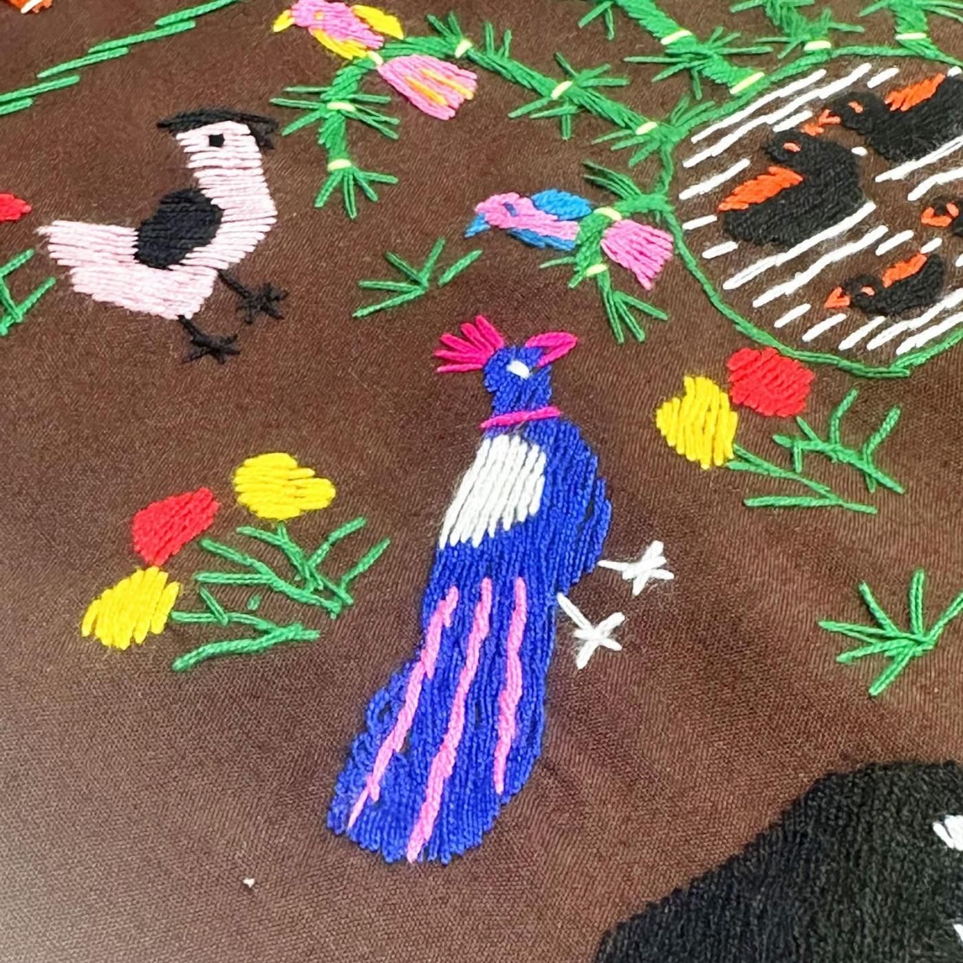 ラオス モン族の生活様式を表した刺繍布（大） Type.2｜旅する