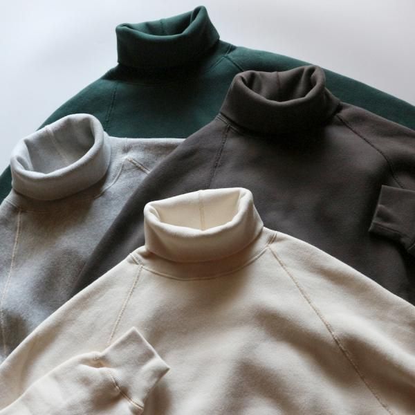 SUPER FLUFFY KNIT RAGLAN TURTLENECK