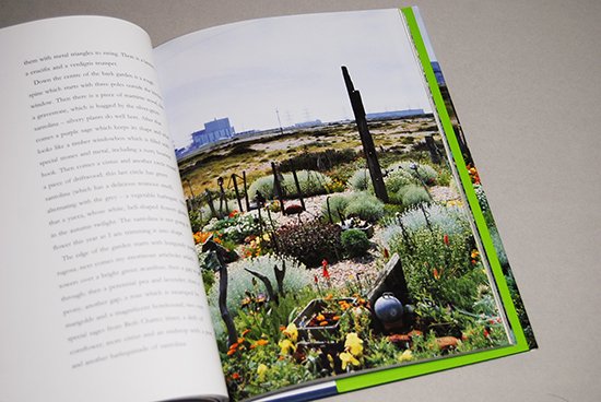 DEREK JARMAN'S GARDEN with photographs by Howard Sooley デレク