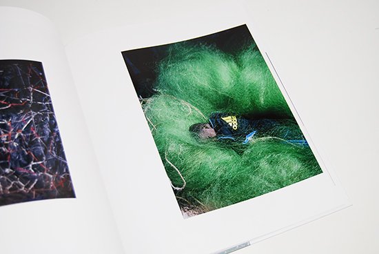 Viviane Sassen: PARASOMNIA ヴィヴィアン・サッセン 写真集 - 古本買取 2手舎/二手舎 nitesha 写真集  アートブック 美術書 建築