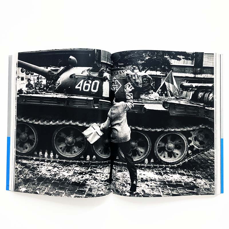 Josef Koudelka: Invasion 68 Prague Japanese editionプラハ侵攻 1968 