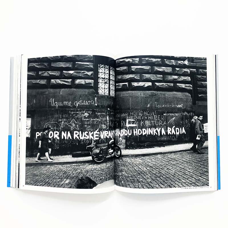 Josef Koudelka: Invasion 68 Prague Japanese editionプラハ侵攻 1968 