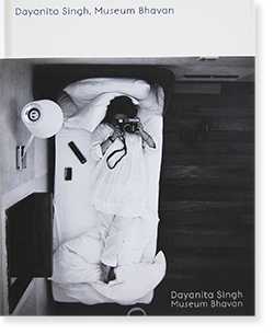 ¥À¥ä¥Ë¡¼¥¿¡¦¥·¥ó ¥¤¥ó¥É¤ÎÂ礤ʲȤÎÈþ½Ñ´Û ŸÍ÷²ñ¥«¥¿¥í¥° Dayanita Singh, Museum Bhavan