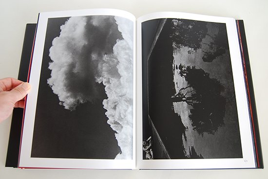 世界劇場 川田喜久治 作品集 The Globe Theater KAWADA KIKUJI PHOTOGRAPHS 献呈署名本 inscribed  copy - 古本買取 2手舎/二手舎 nitesha 写真集 アートブック 美術書 建築