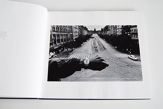 EXILS Delpire Edition JOSEF KOUDELKA エグザイルズ ジョセフ・クーデルカ 写真集 - 古本買取 2手舎/二手舎  nitesha 写真集 アートブック 美術書 建築