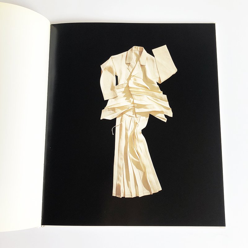 ISSEY MIYAKE BY IRVING PENN 1993-95 *signed - 古本買取 2手舎/二手