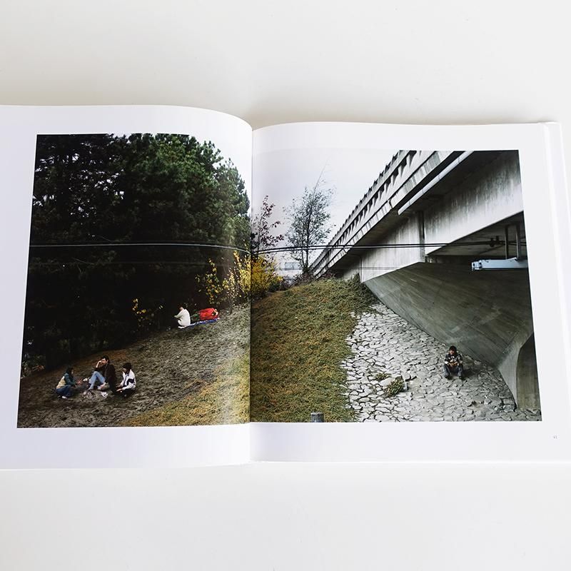 Jeff Wall: TRANSIT ジェフ・ウォール 写真集 - 古本買取 2手舎/二手舎 