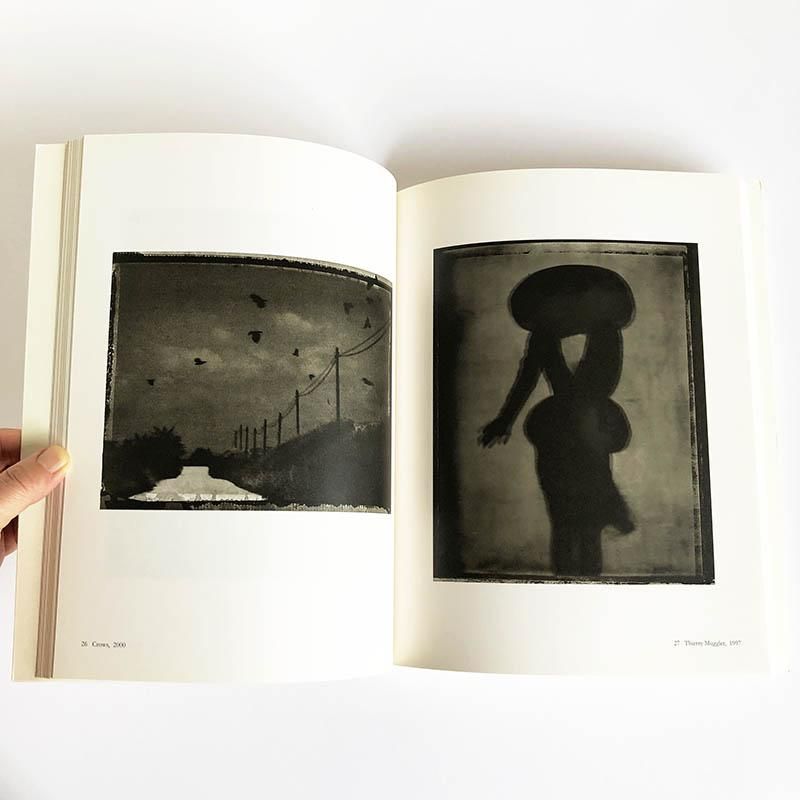 Sarah Moon: an exhibition catalogue at Kahitsukanサラ