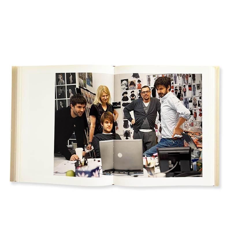 ALEXANDER MCQUEEN WORKING PROCESS 写真集 ALEXANDER MCQUEEN: WORKING PROCESS photographs by Nick