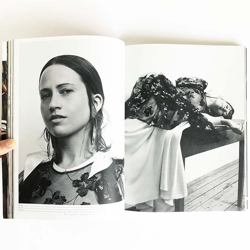 A MAGAZINE #18 Curated by SIMONE ROCHAシモーネ・ロシャ - 古本買取