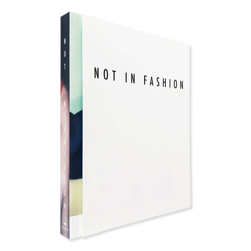 NOT IN FASHION: Photography and Fashion in the 90s - 古本買取 2手 ...