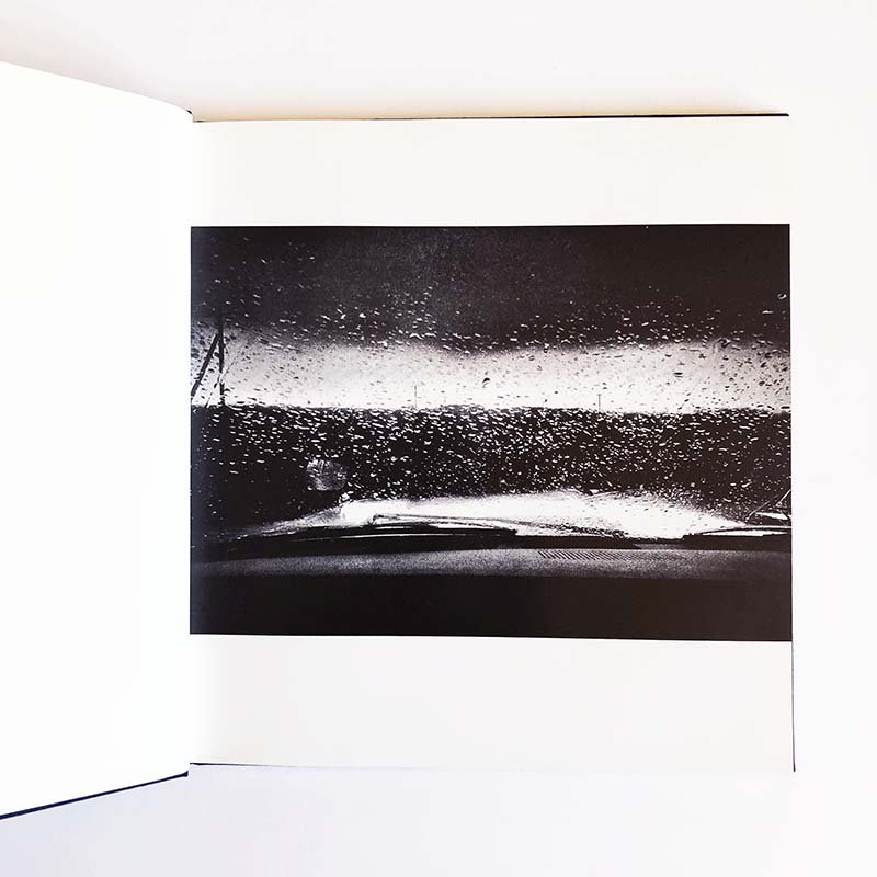 HUNTER(Karyudo) new edition by DAIDO MORIYAMA *signed狩人 新装版 森山大道 *署名本 -  古本買取 2手舎/二手舎 nitesha 写真集 アートブック 美術書 建築