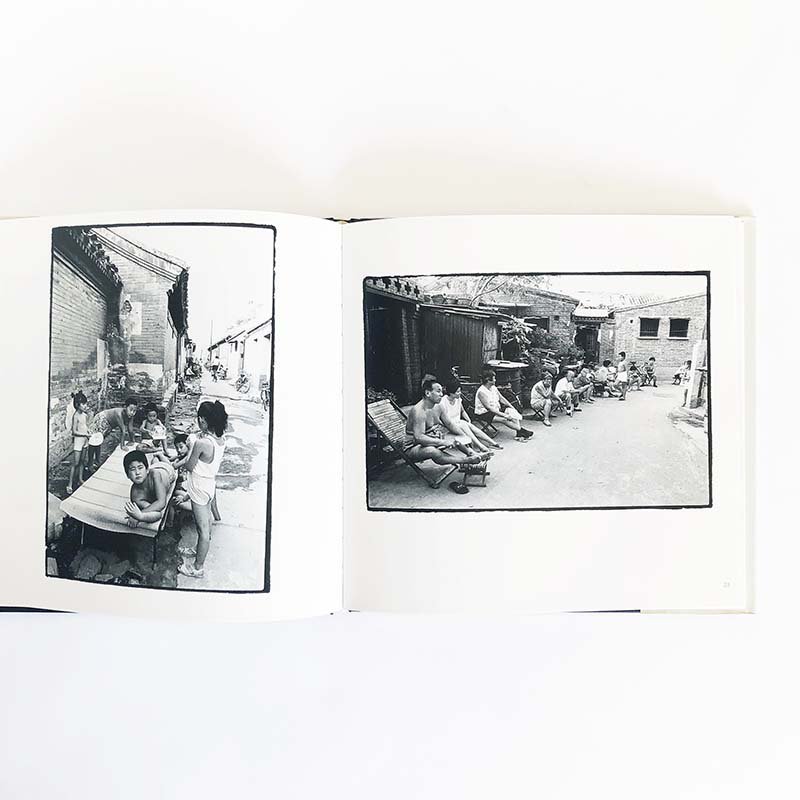 HUTONGS IN BEIJING Xu Yong Photograph Series胡同集 徐勇系列攝影集 郷土中国 - 古本買取 2手舎/二手舎  nitesha 写真集 アートブック 美術書 建築