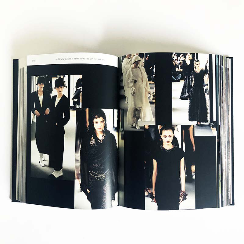 CHANEL CATWALK: The Complete KARL LAGERFELD Collectionsシャネル 